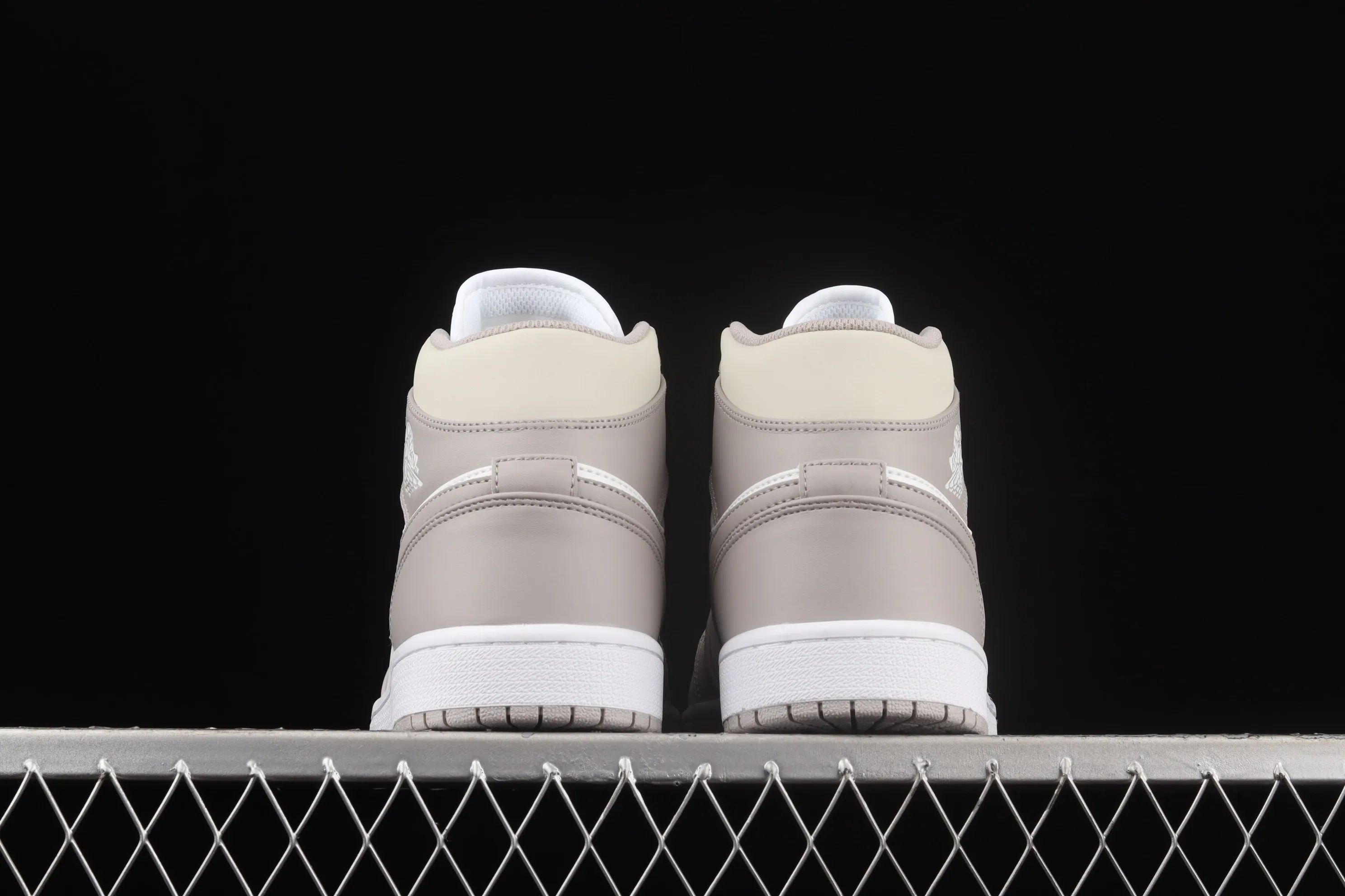 All Categories Air Jordan Jordan Series Basketball Shoes Air Jordan 1 Mid Air Jordan 1 Mid AJ1 Joe 1 Middle Linen College Gray Mid-top Basketball Shoes 554724-082